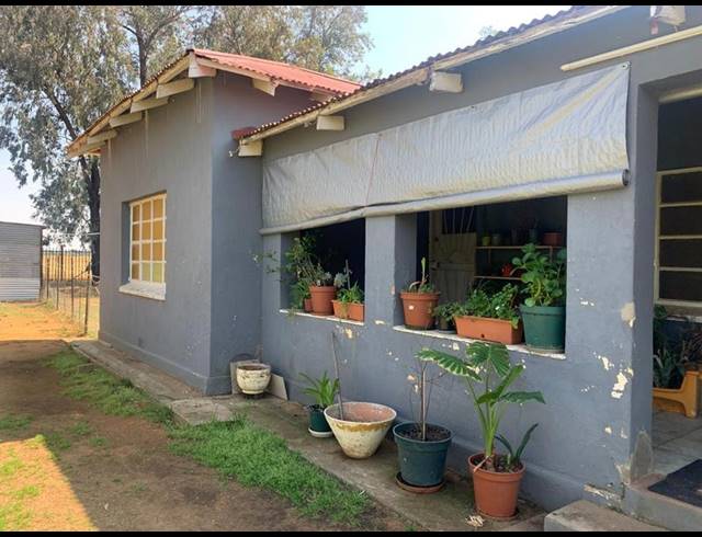 FARM FOR SALE IN LEVINS ESTATE